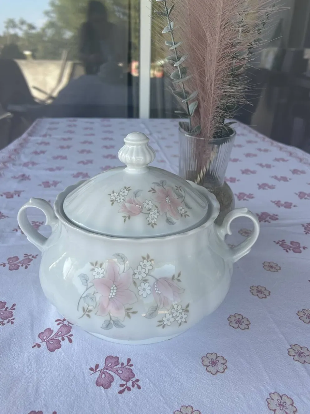 Soupière en porcelaine motif floral