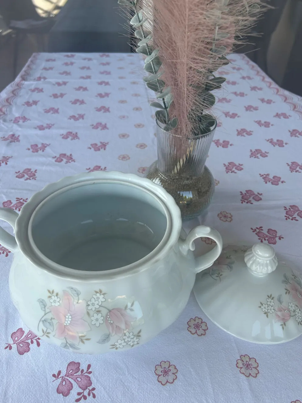Soupière en porcelaine motif floral