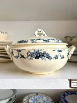 Soupière en terre de fer bleue