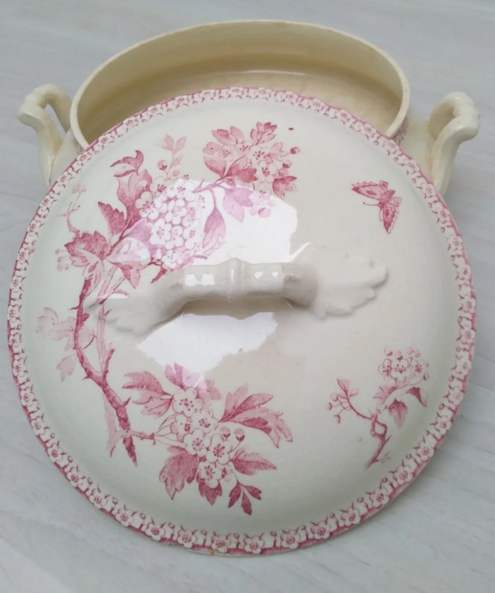Soupière en terre de fer de Gien modèle Aubépine rose