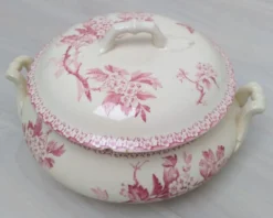 Soupière en terre de fer de Gien modèle Aubépine rose