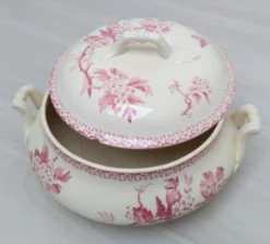 Soupière en terre de fer de Gien modèle Aubépine rose