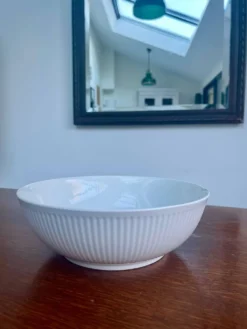 Soupière et grand bol en porcelaine blanche cannelée, Royal Copenhagen