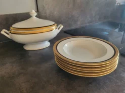 Soupière et set de 6 assiettes à soupe Bernardaud