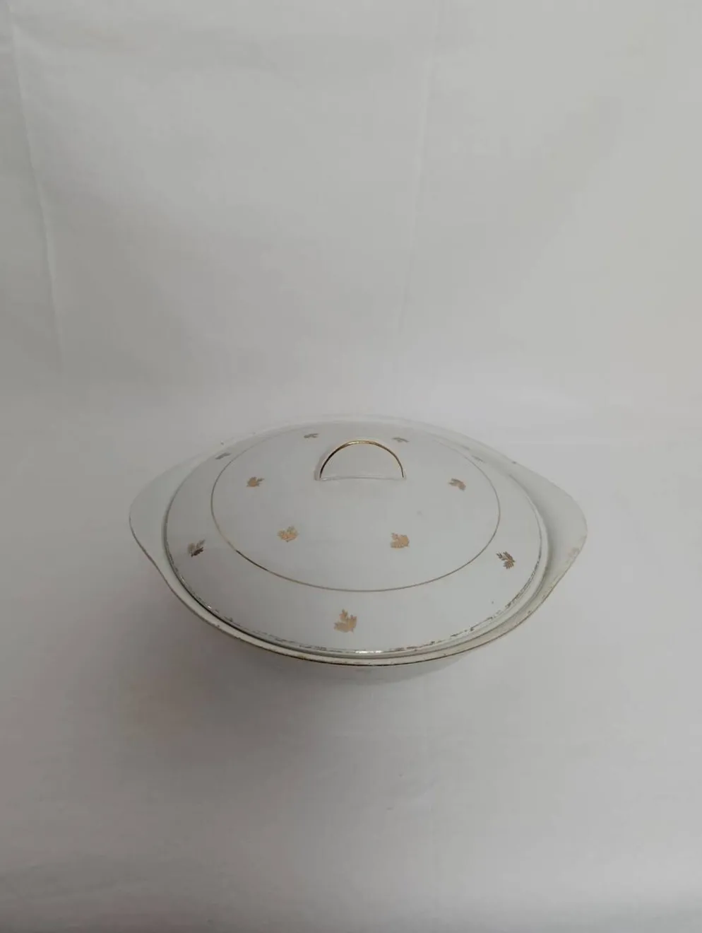 Soupière faïence blanche et motif doré