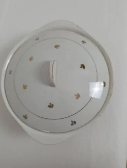 Soupière faïence blanche et motif doré