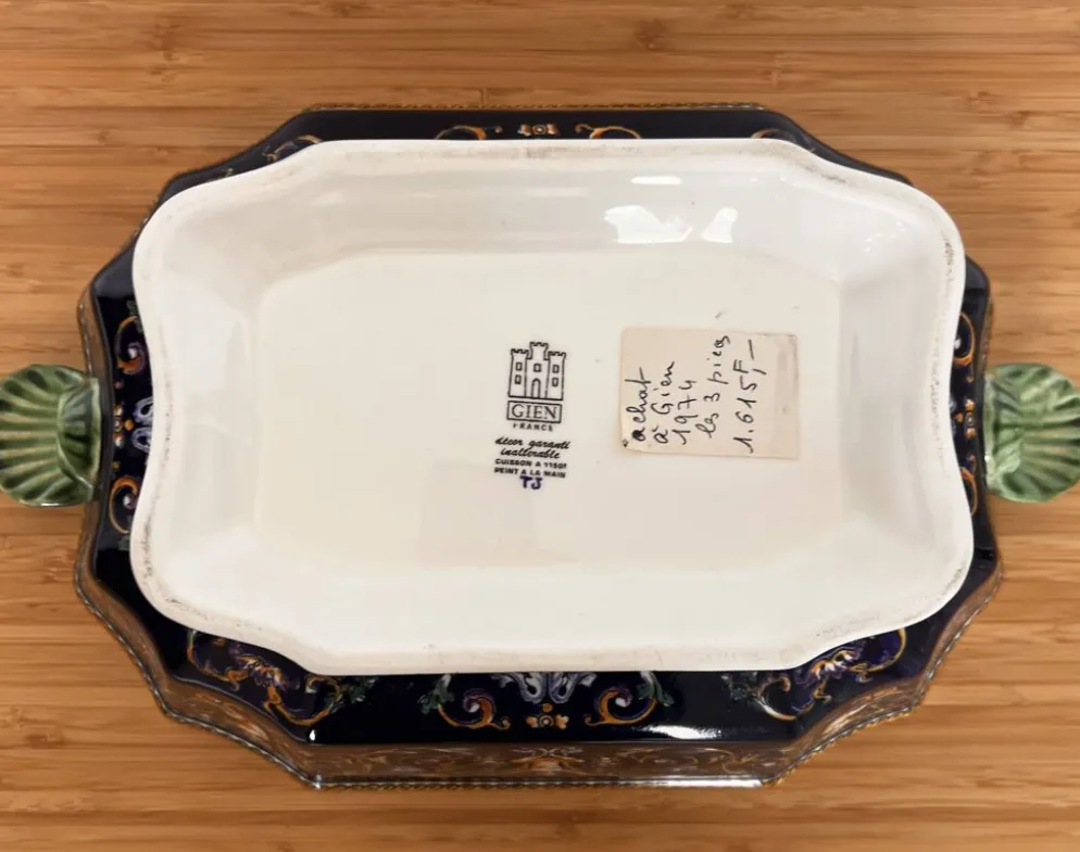 Soupière fond bleu faïencerie de Gien, complète
