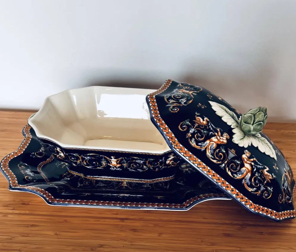 Soupière fond bleu faïencerie de Gien, complète