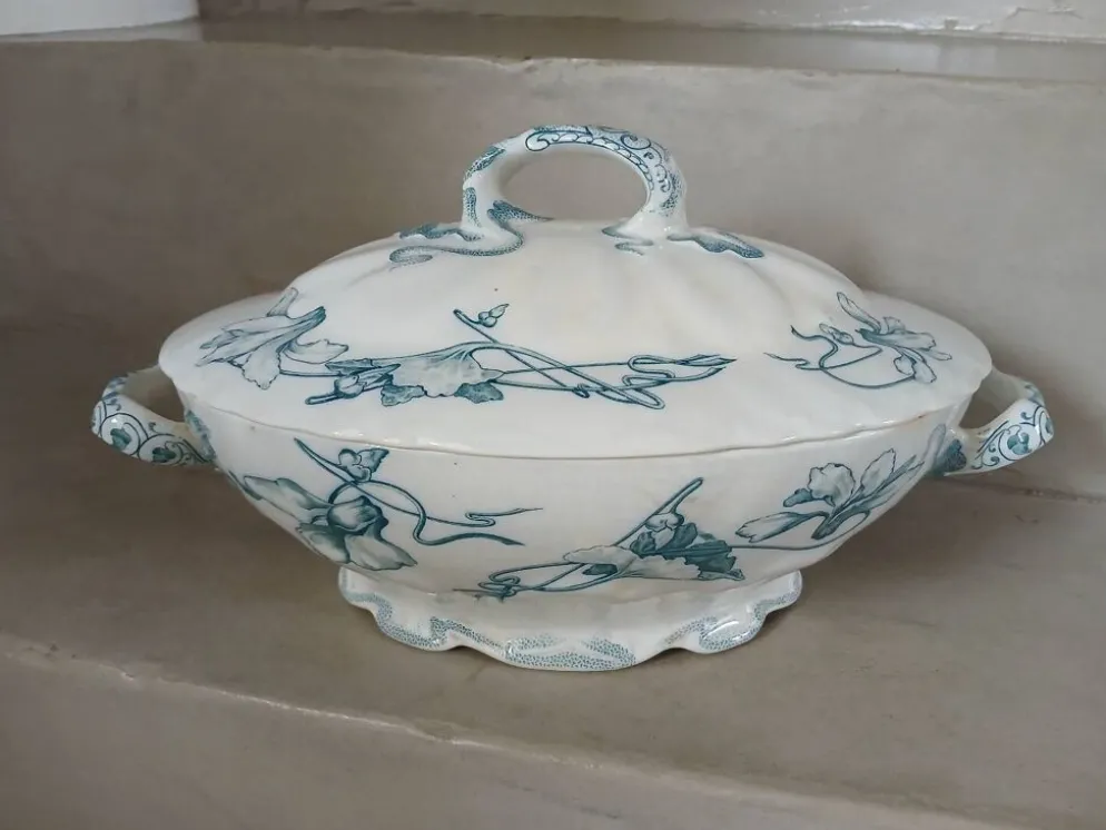 Soupière / légumier ancien en Terre de fer