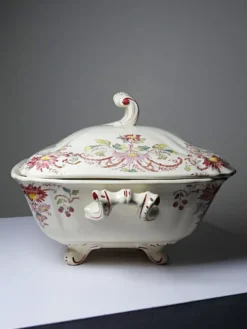 Soupière, légumier ancien Longchamp Pâquerettes en terre de fer polychrome