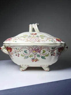 Soupière, légumier ancien Longchamp Pâquerettes en terre de fer polychrome