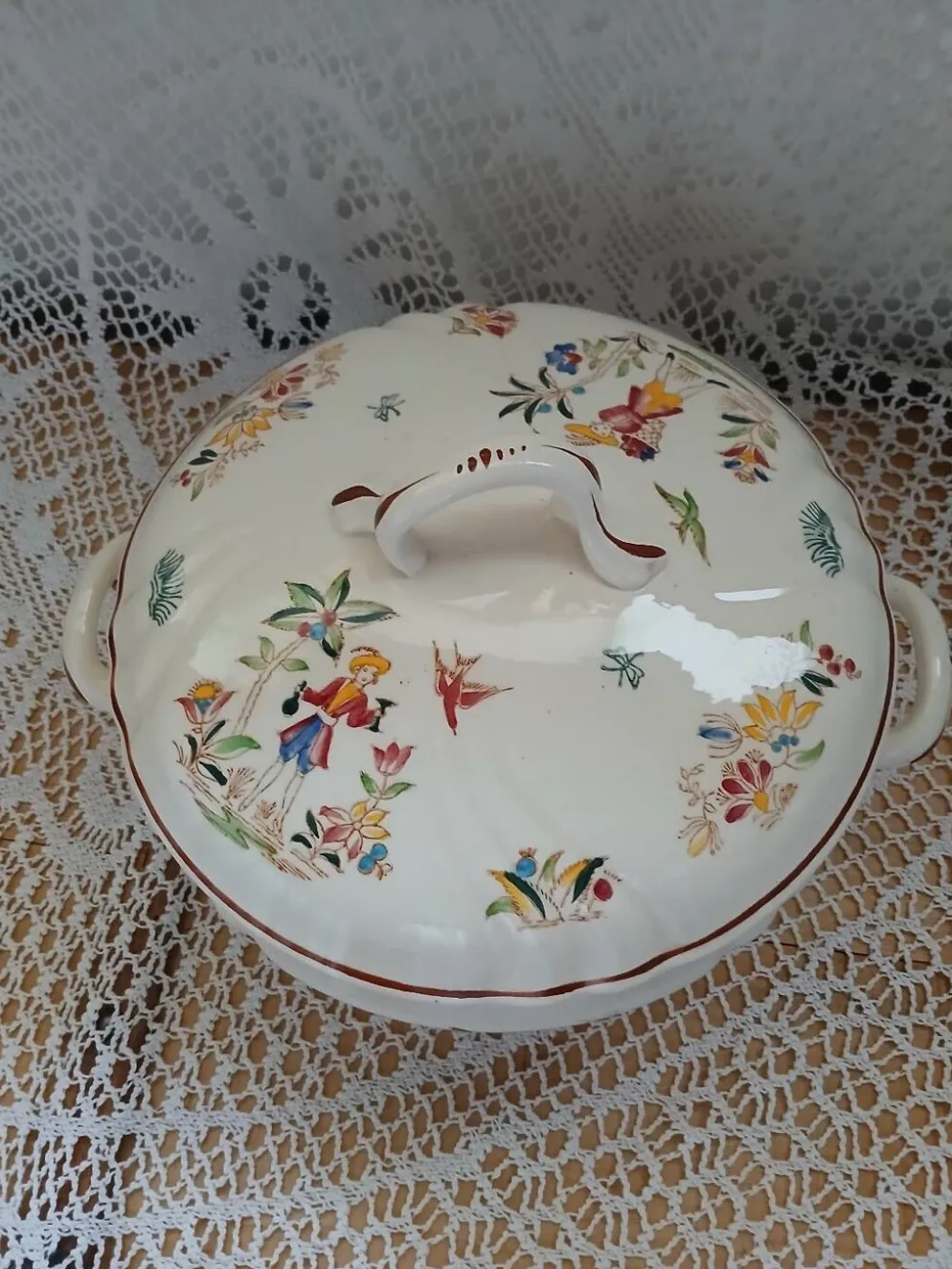 Soupière Longwy "Vieux Moustier "