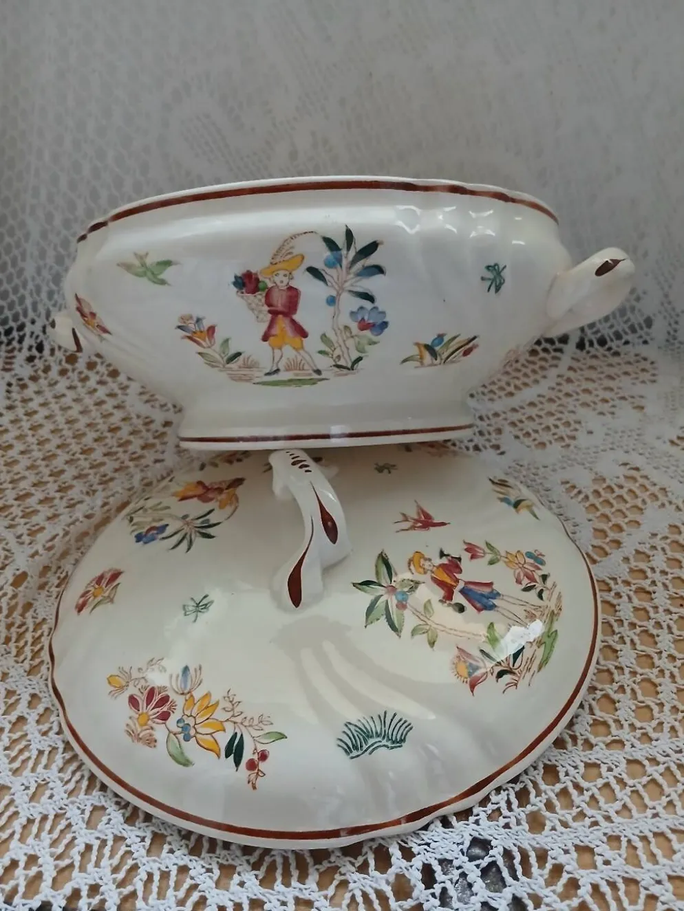 Soupière Longwy "Vieux Moustier "
