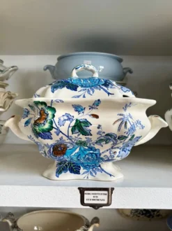 Soupière Mason's en terre de fer polychrome, service "Belvedere" - début XXème siècle