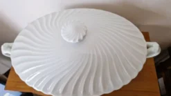 Soupière ovale blanche porcelaine de Haviland modèle torse