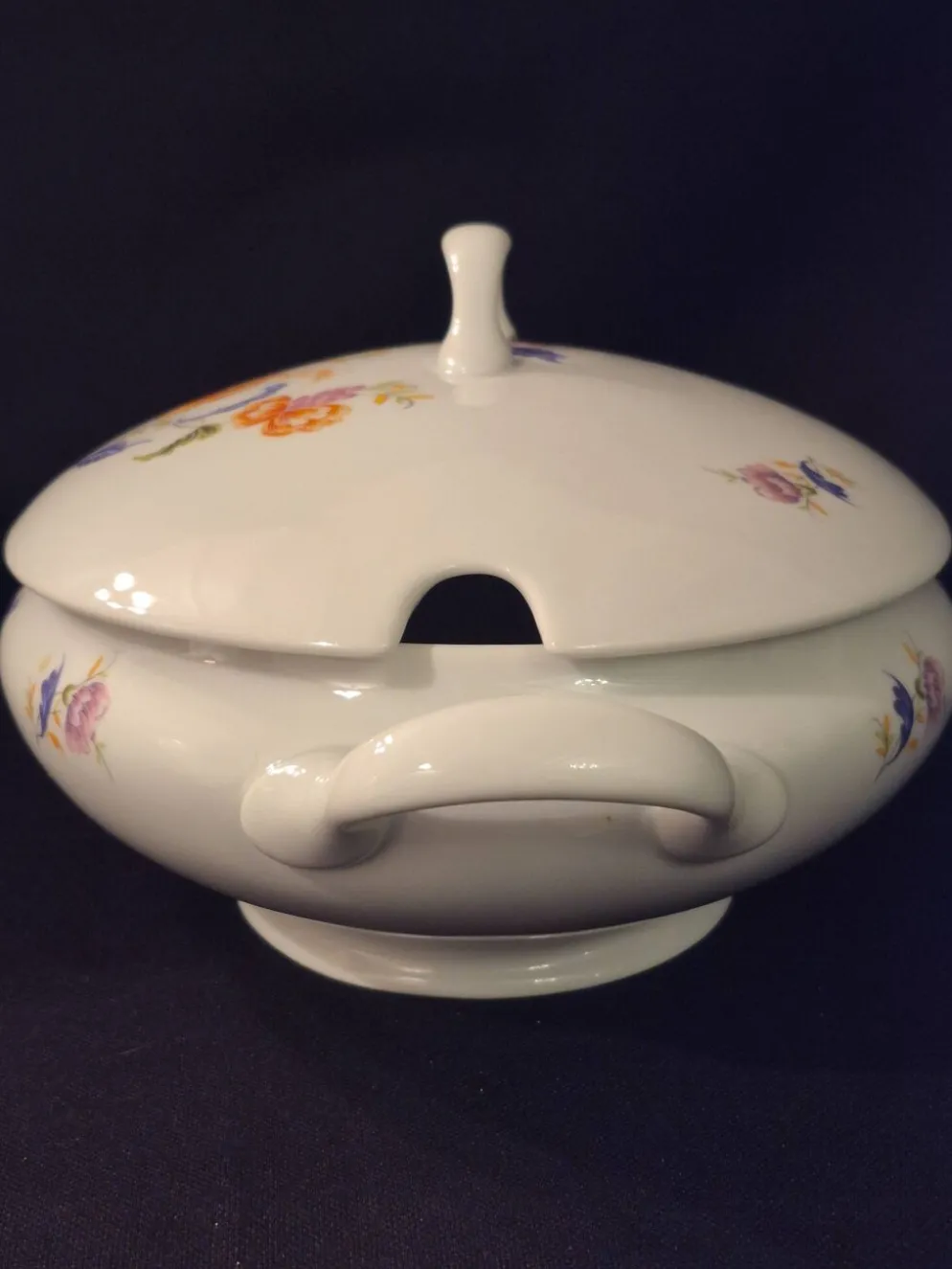 Soupière ovale en porcelaine de Limoges, Salmon et Cie