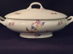 Soupière ovale en porcelaine de Limoges, Salmon et Cie