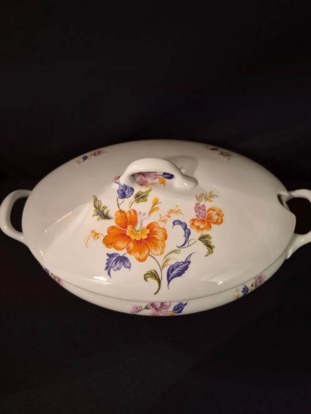 Soupière ovale en porcelaine de Limoges, Salmon et Cie
