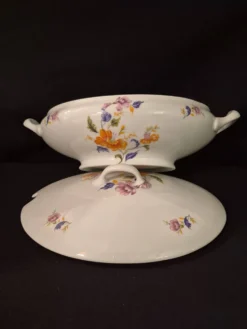 Soupière ovale en porcelaine de Limoges, Salmon et Cie