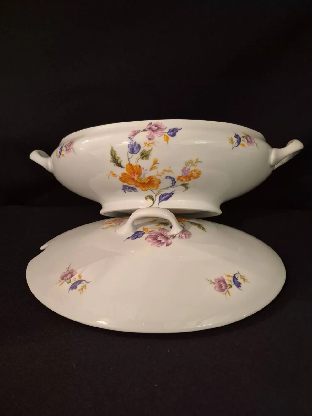 Soupière ovale en porcelaine de Limoges, Salmon et Cie