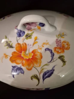 Soupière ovale en porcelaine de Limoges, Salmon et Cie