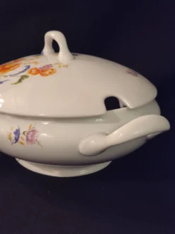 Soupière ovale en porcelaine de Limoges, Salmon et Cie