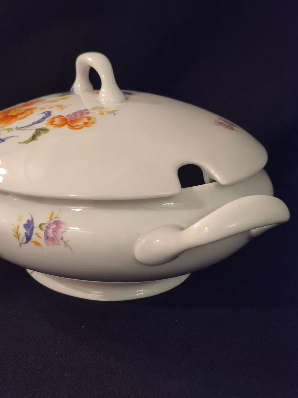Soupière ovale en porcelaine de Limoges, Salmon et Cie