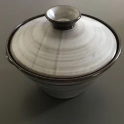Soupière patinée ivoire