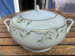 soupière Philippe Deshoulières en porcelaine de Limoges, décor « Orang