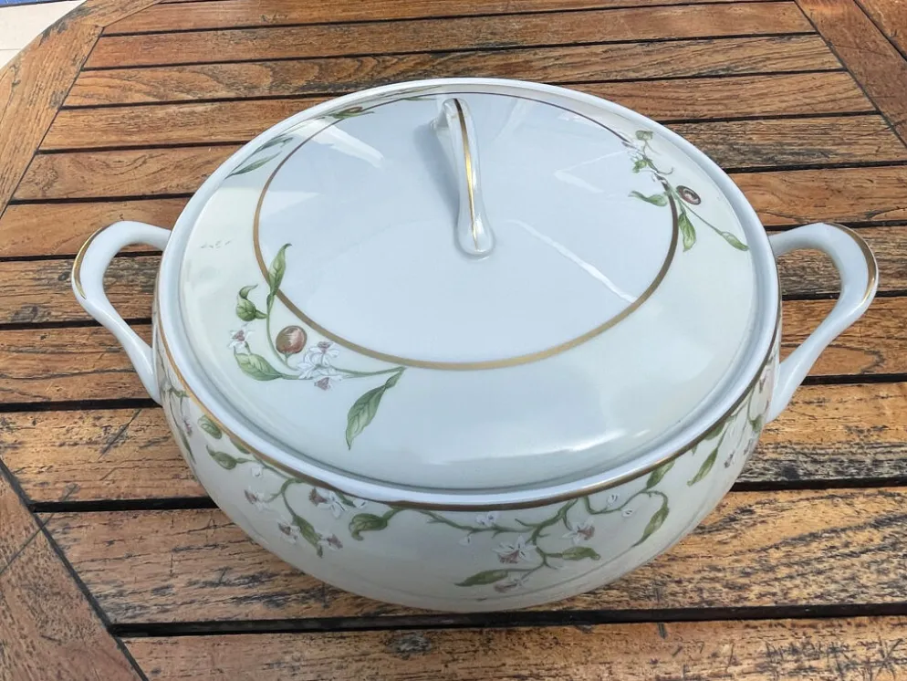 soupière Philippe Deshoulières en porcelaine de Limoges, décor « Orang
