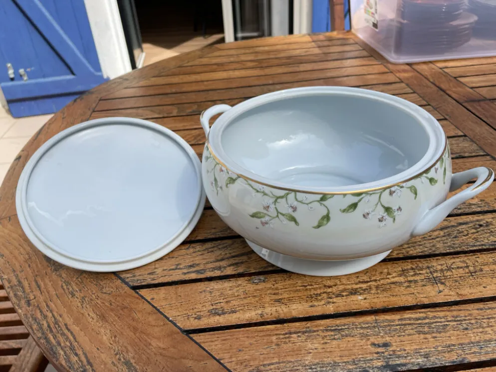 soupière Philippe Deshoulières en porcelaine de Limoges, décor « Orang