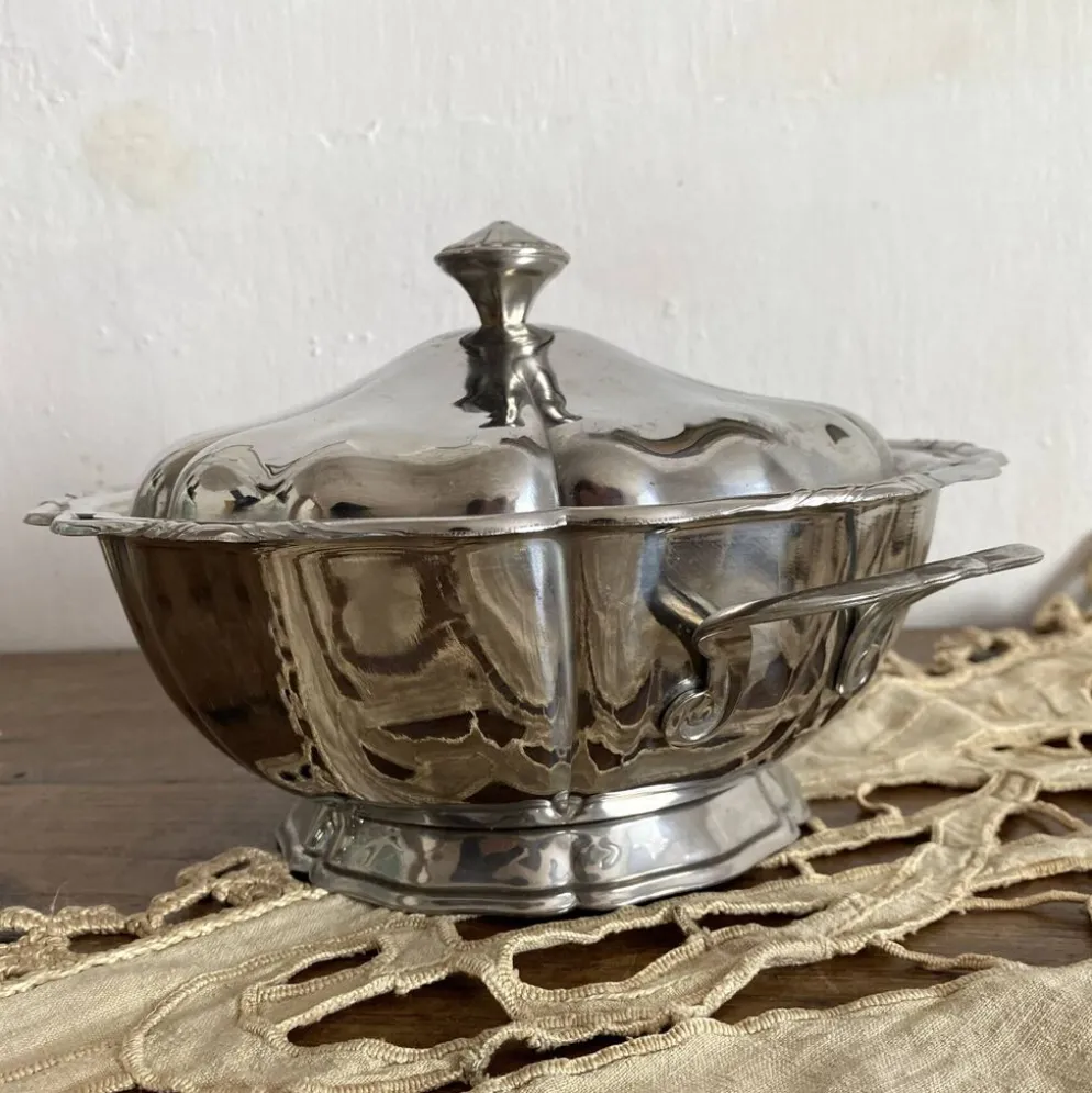 Soupière ronde vintage en inox festonné