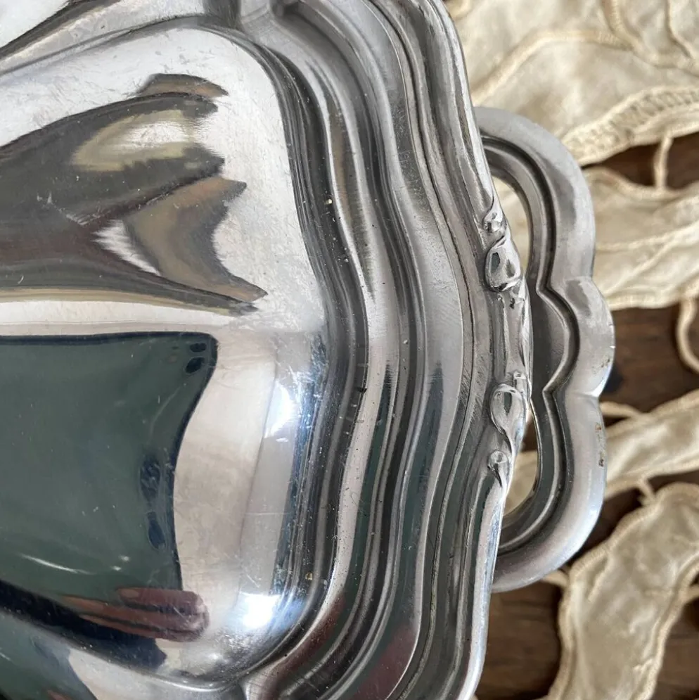 Soupière ronde vintage en inox festonné