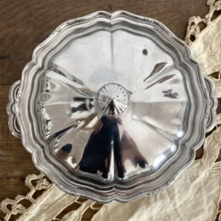 Soupière ronde vintage en inox festonné