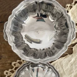Soupière ronde vintage en inox festonné