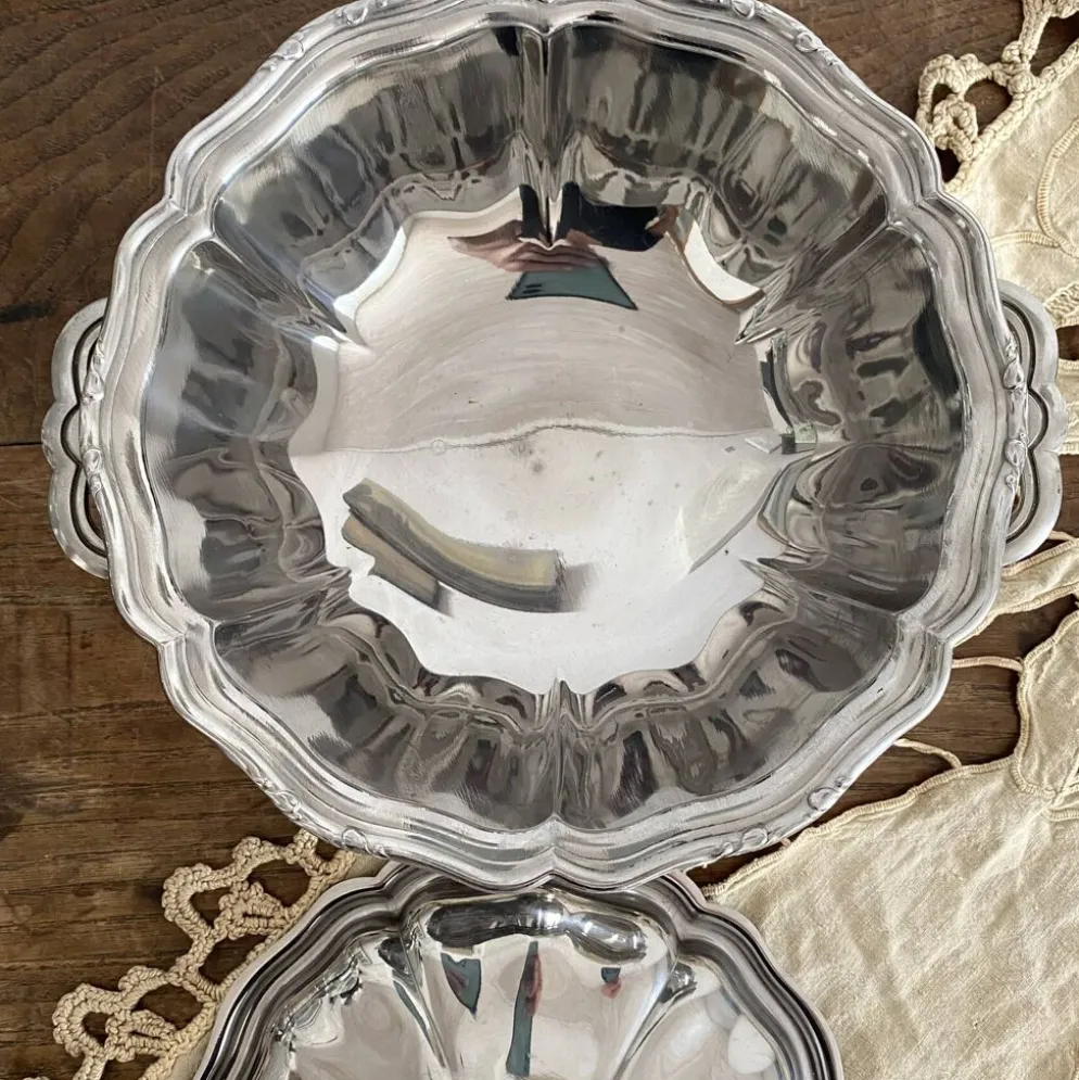 Soupière ronde vintage en inox festonné