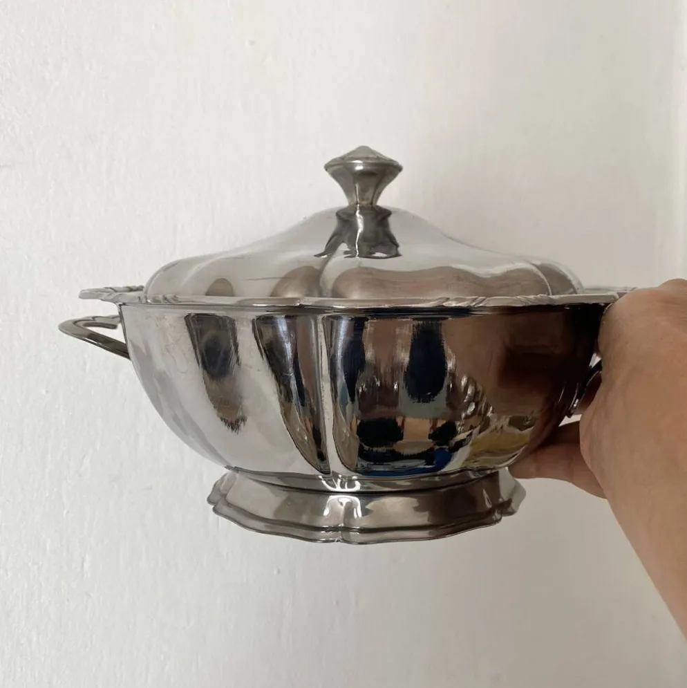 Soupière ronde vintage en inox festonné