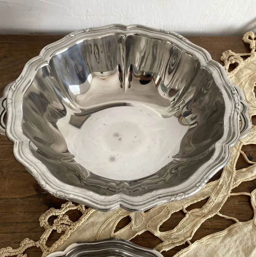 Soupière ronde vintage en inox festonné