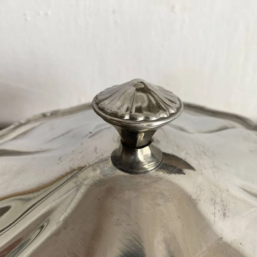 Soupière ronde vintage en inox festonné
