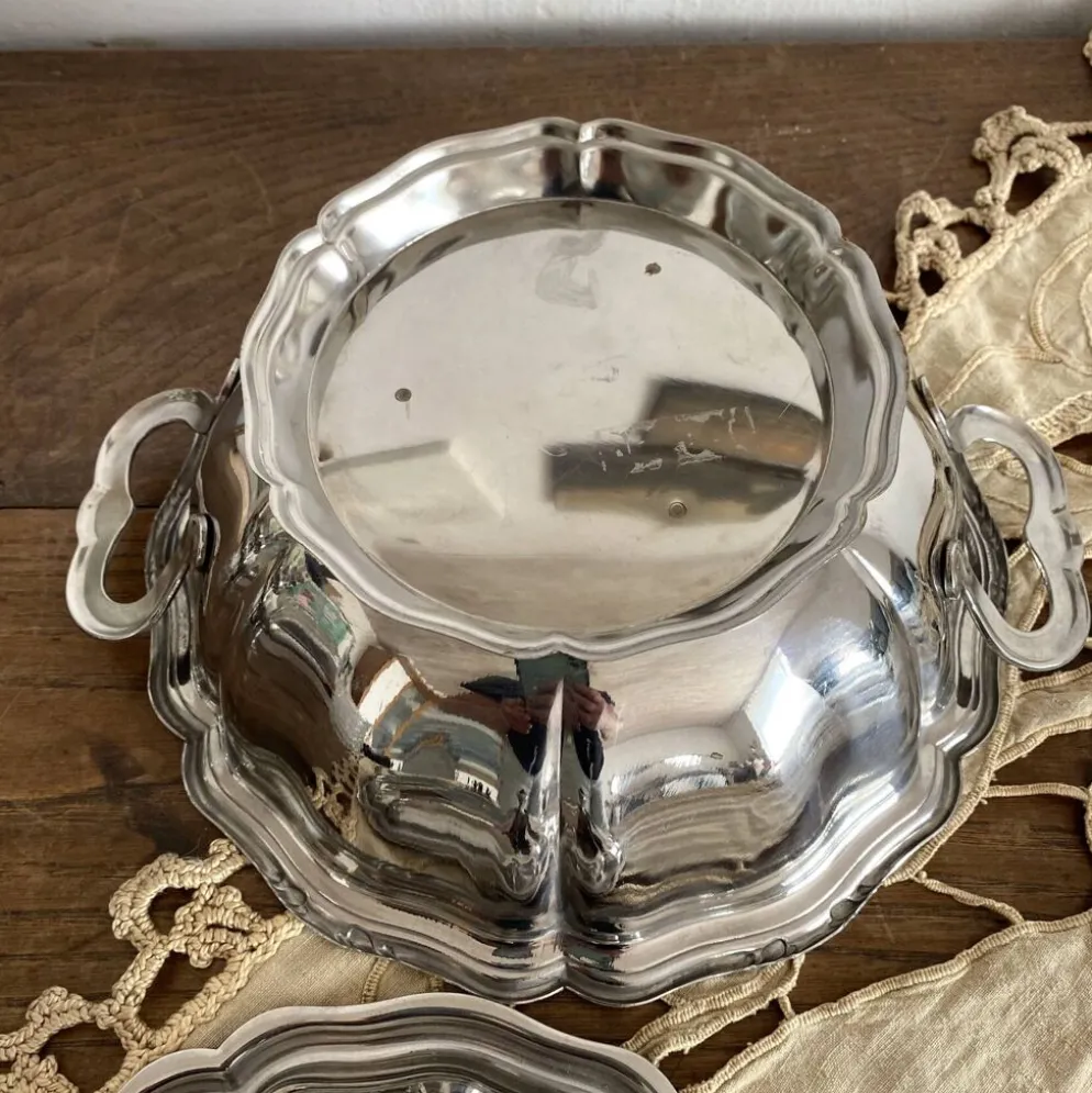 Soupière ronde vintage en inox festonné