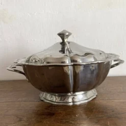 Soupière ronde vintage en inox festonné