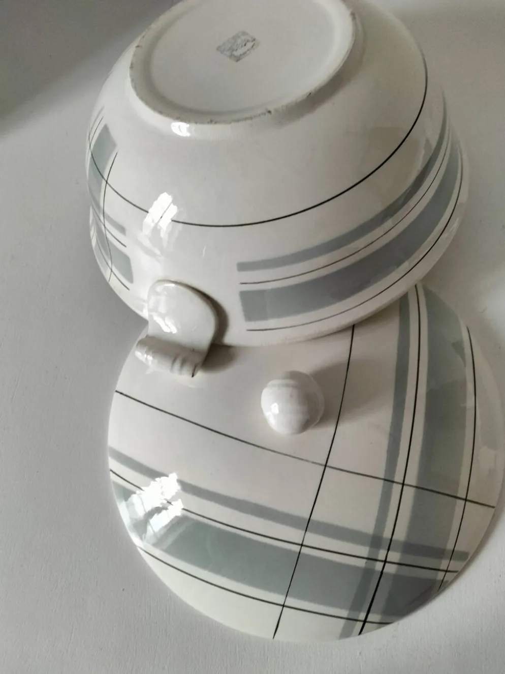 Soupière Salins modèle Montréal décor graphique 60’s