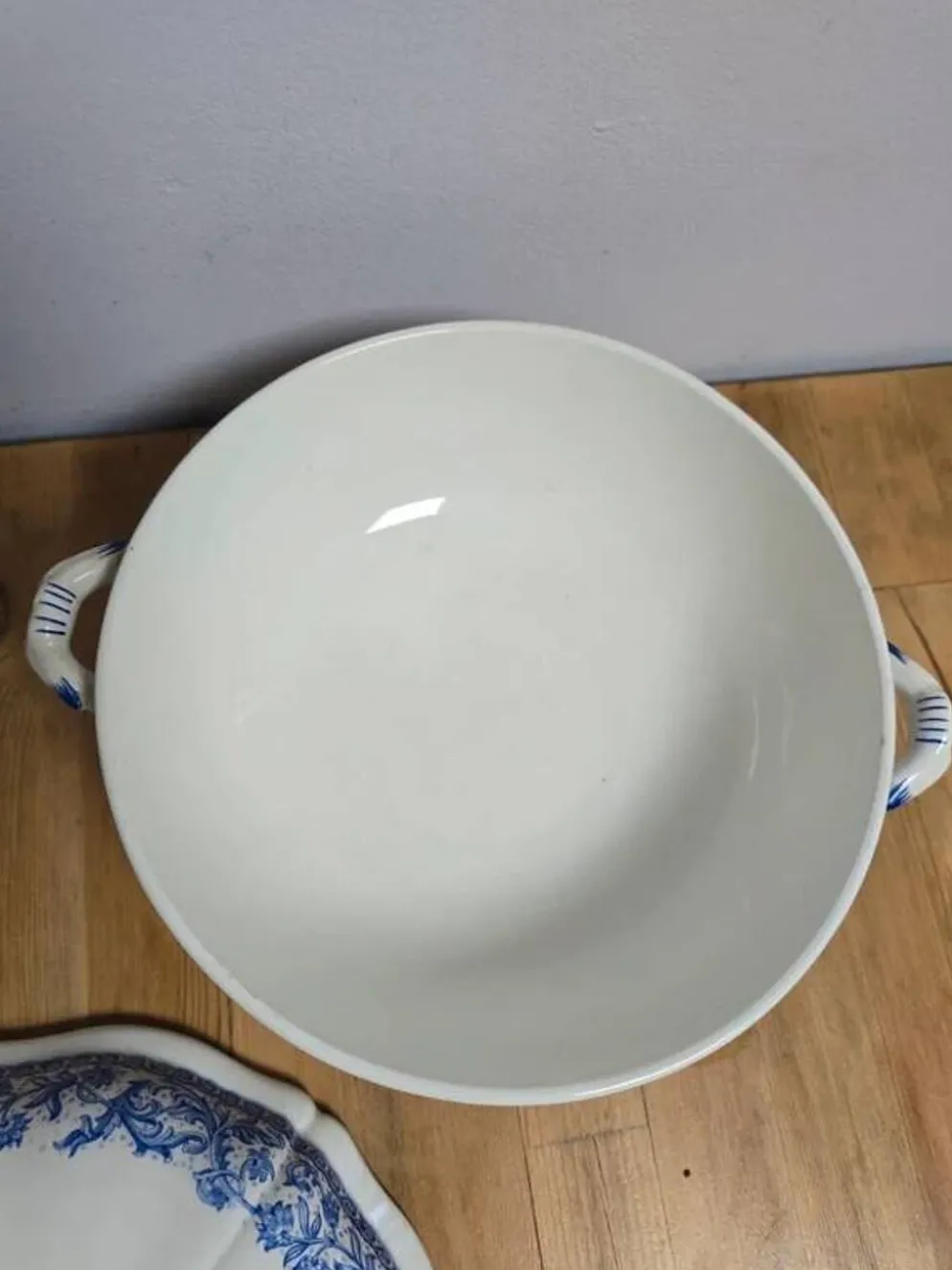 Soupière service Gien motifs fleurs bleues couvercle dauphin