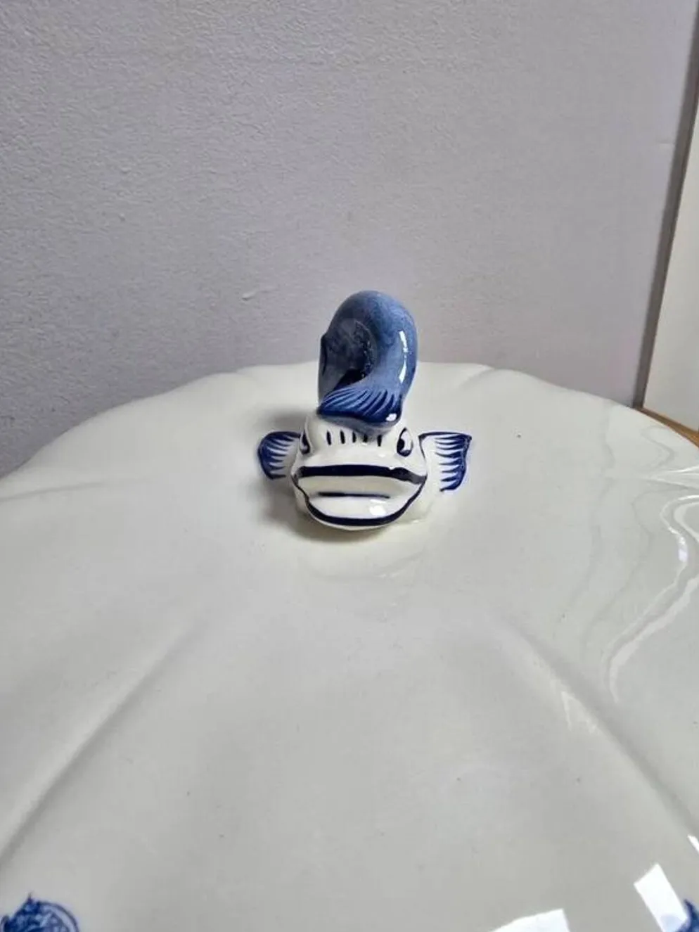 Soupière service Gien motifs fleurs bleues couvercle dauphin