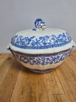Soupière service Gien motifs fleurs bleues couvercle dauphin