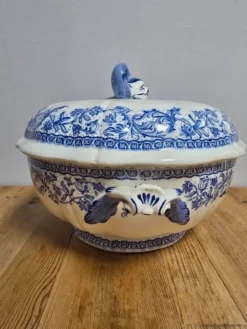 Soupière service Gien motifs fleurs bleues couvercle dauphin
