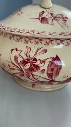 Soupière terre de fer rouge manufacture de Gien modèle chèvrefeuille t