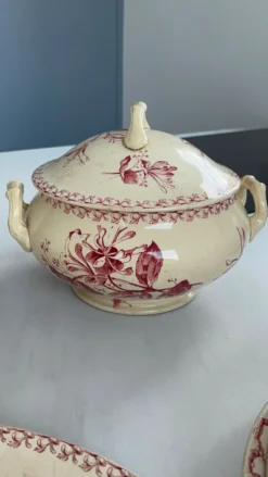 Soupière terre de fer rouge manufacture de Gien modèle chèvrefeuille t