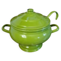 Soupière vintage en tôle émaillée verte