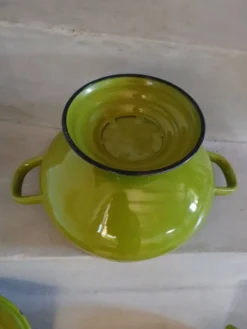 Soupière vintage en tôle émaillée verte